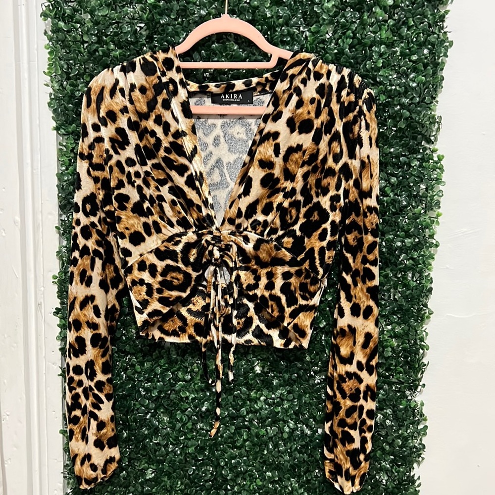 NEW! NEVER WORN! Crop top, long sleeve, Large, animal print from AKIRA.